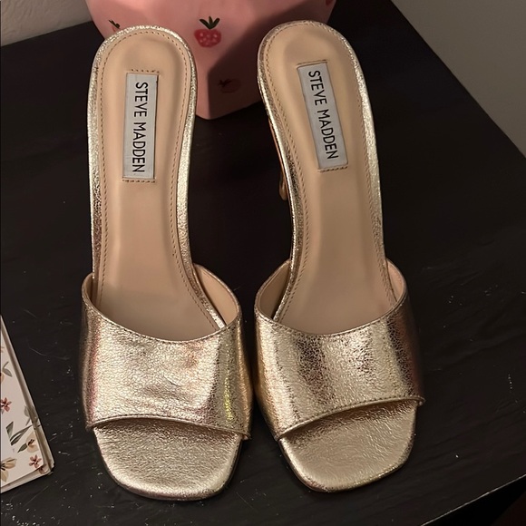Steve Madden Gold Heels - Picture 1 of 4